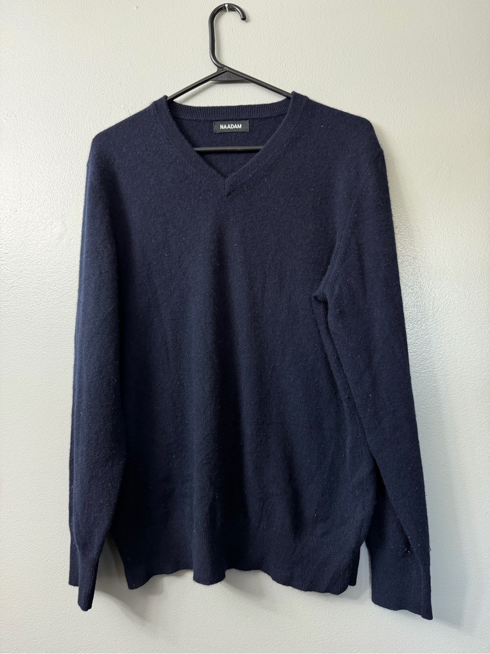 Naadam Men's Navy V-Neck Cashmere Sweater medium